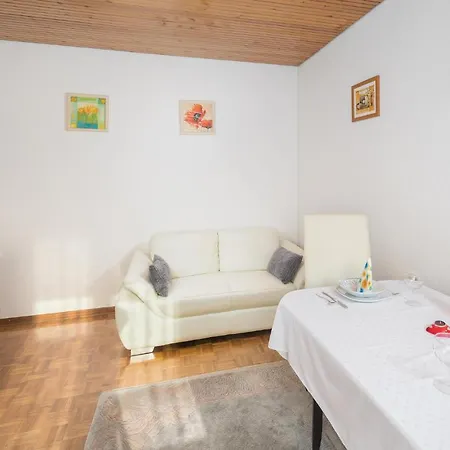 1 Bedroom Stunning In *